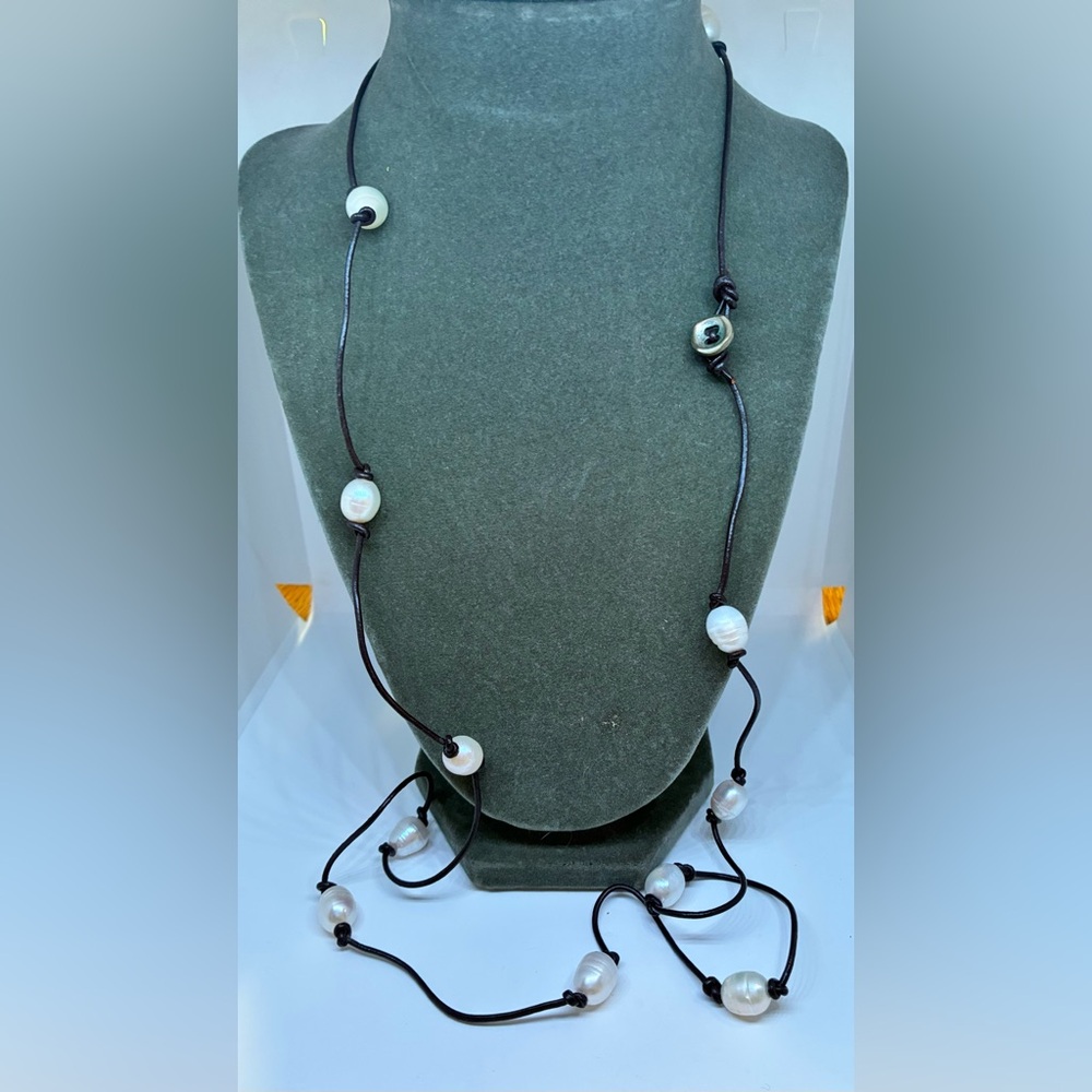Elegant Fresh Water Pearl and Leather Necklace